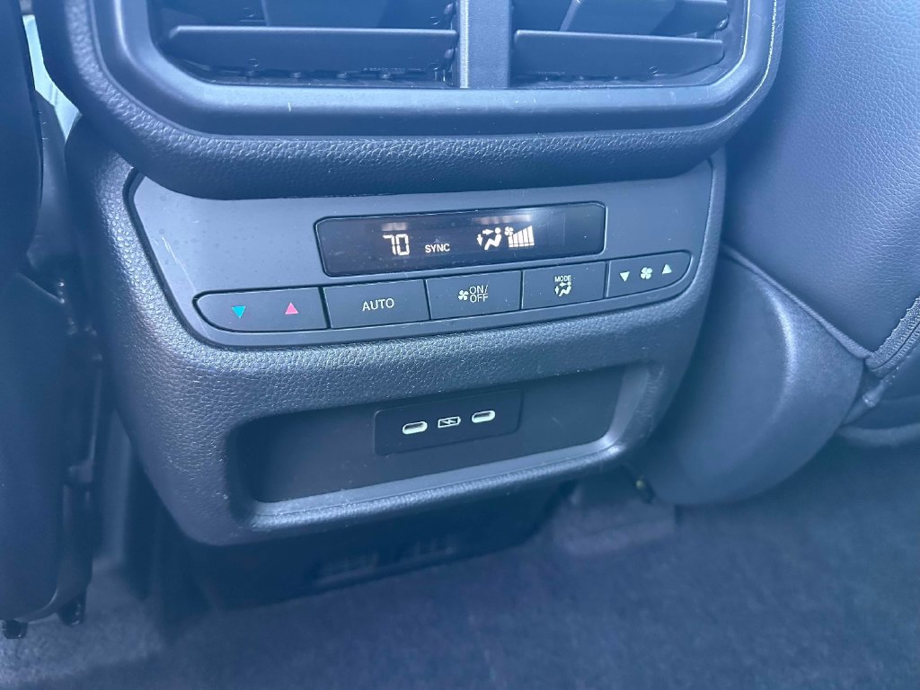 Used 2024 Honda Pilot Touring image 9