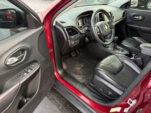 Used 2019 Jeep Cherokee Trailhawk w/ Cold Weather Group image 17