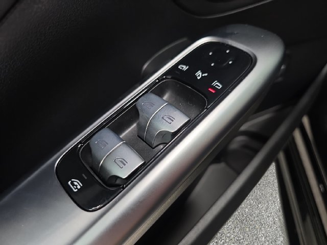 Used 2025 Mercedes-Benz C 300 4MATIC Sedan image 26