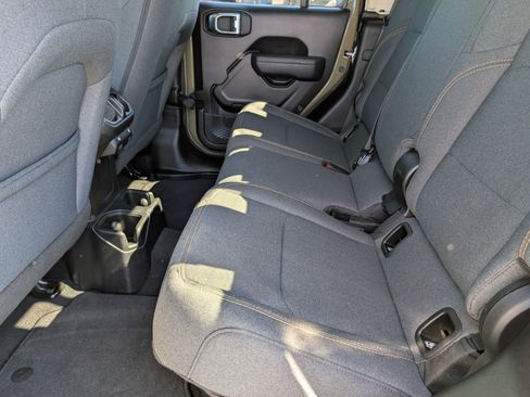 Used 2025 Jeep Gladiator Sport AWD/4WD image 13