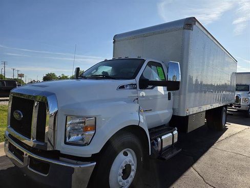 Used 2021 Ford F650 2WD Regular Cab Super Duty image 1