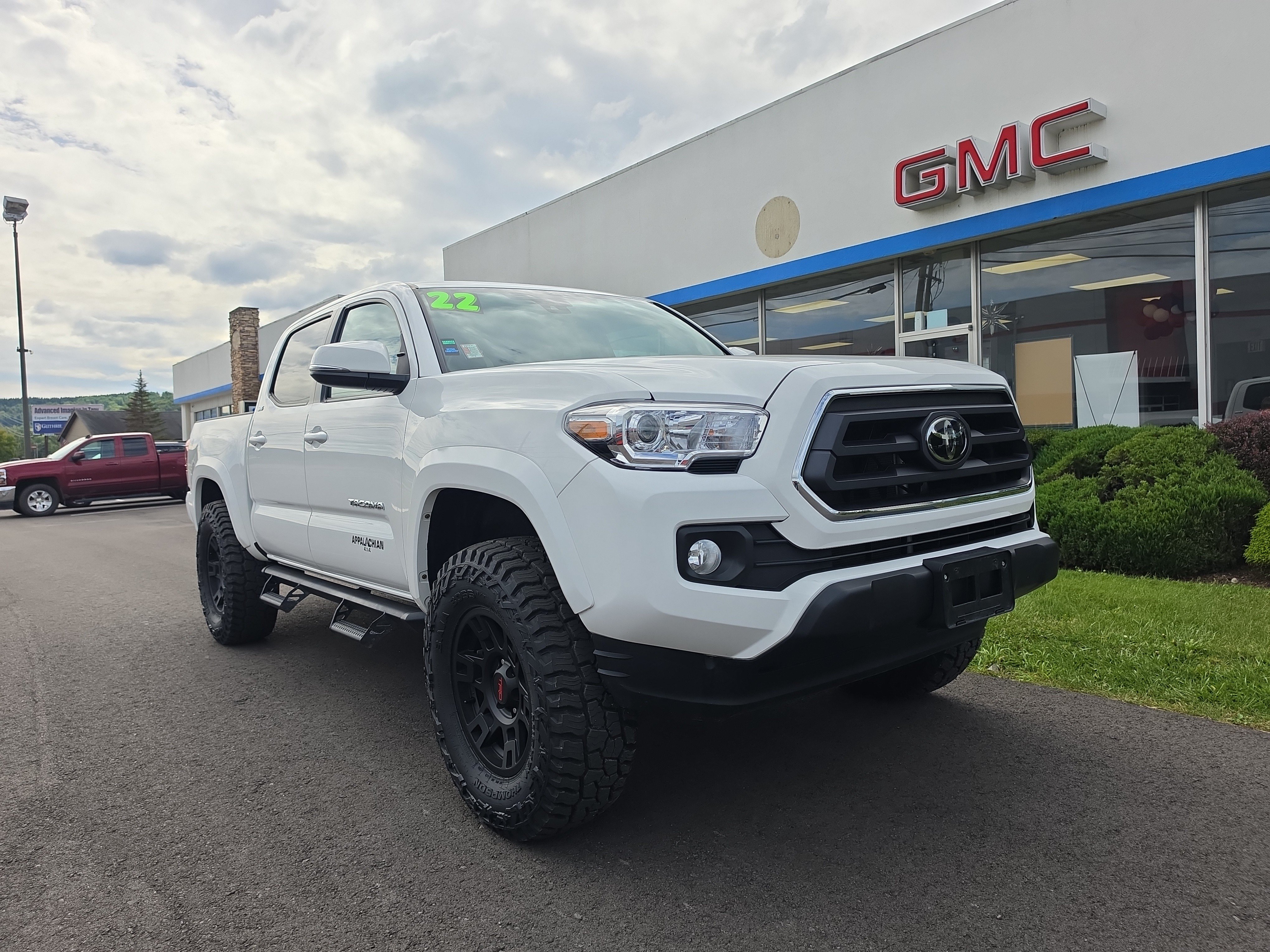 Used 2022 Toyota Tacoma SR5 w/ Technology Package AWD/4WD image 1