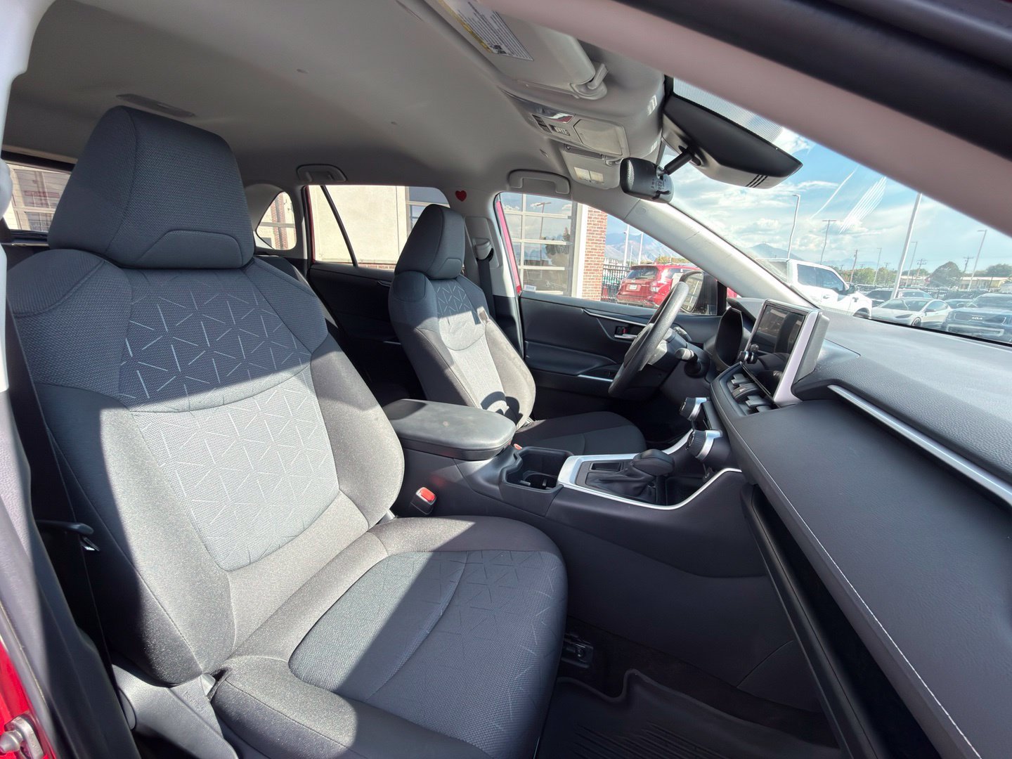 Used 2025 Toyota RAV4 XLE FWD image 34