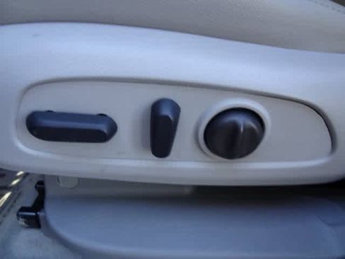 Used 2023 GMC Acadia SLT image 6