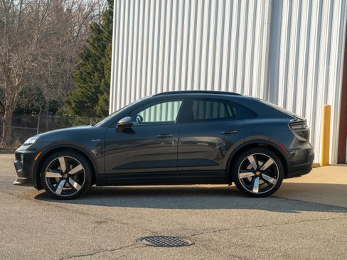 New 2026 Porsche Macan 4 Electric image 2