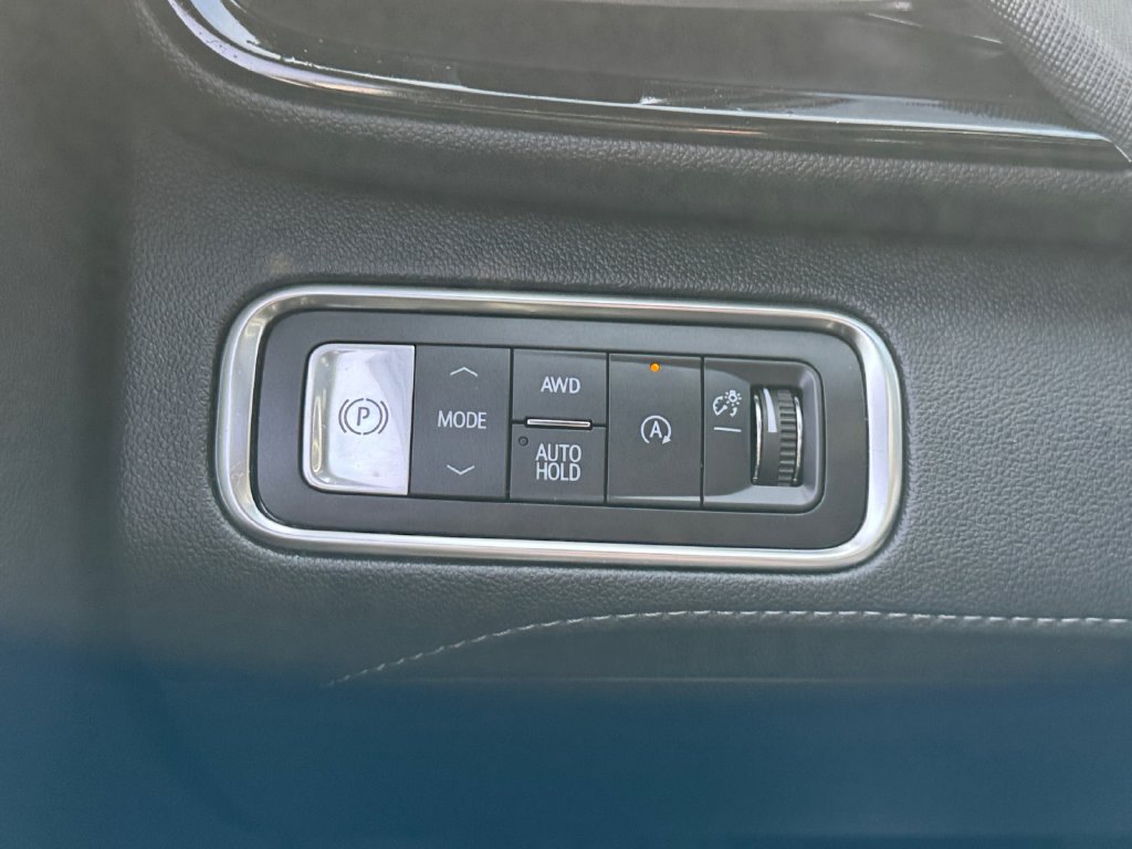 Used 2025 Buick Enclave Preferred AWD/4WD image 15