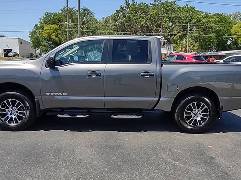 Used 2022 Nissan Titan SV w/ SV Convenience Package image 7