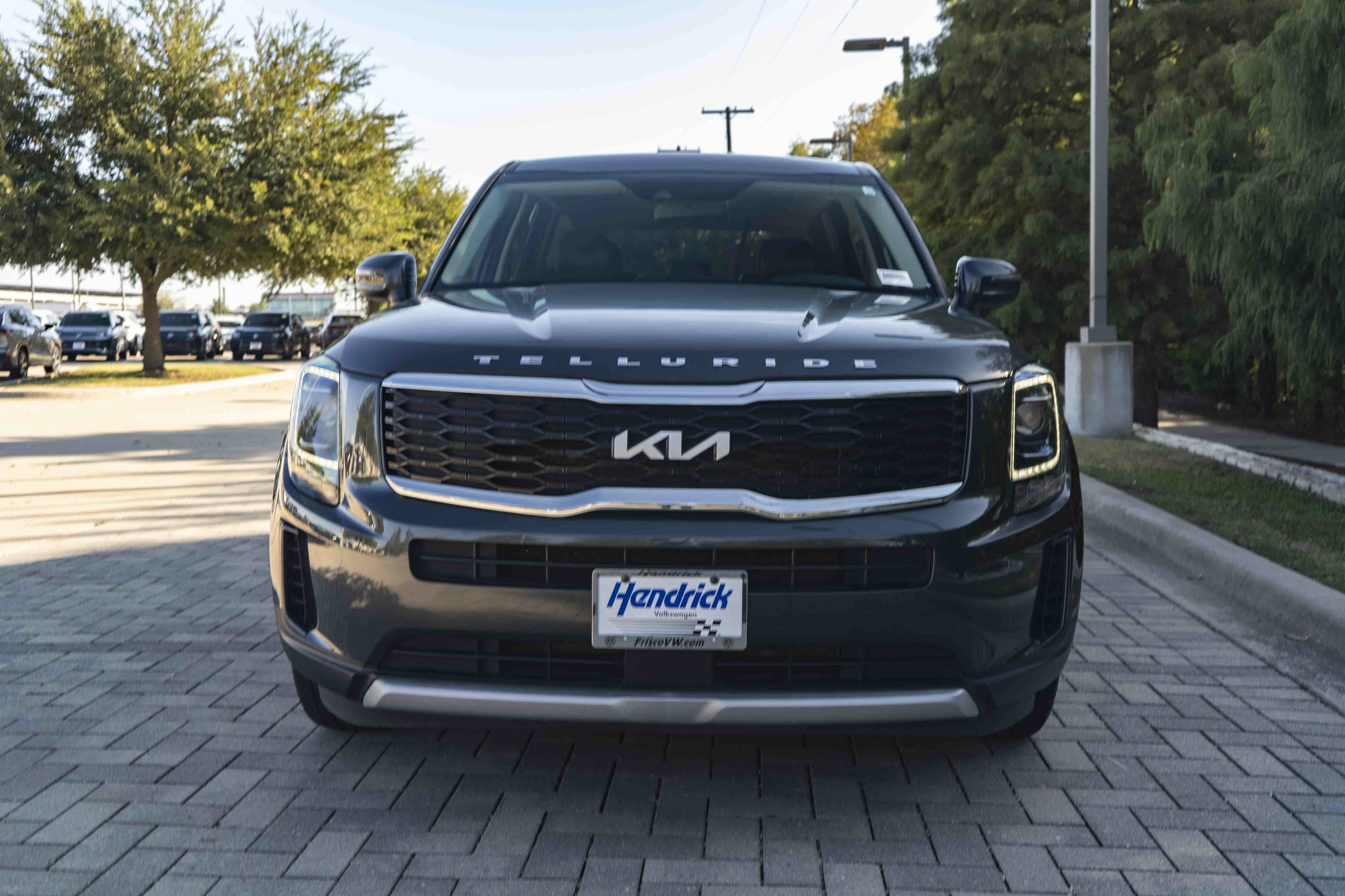 Used 2022 Kia Telluride LX AWD/4WD image 3