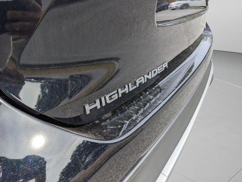 Used 2024 Toyota Highlander LE image 40