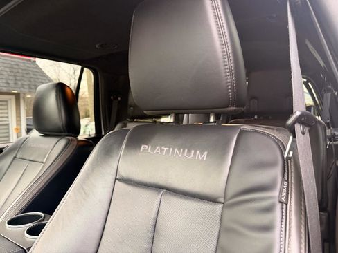 Used 2016 Ford Expedition Platinum image 18