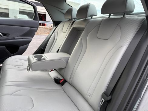 Used 2023 Hyundai Elantra Limited image 17