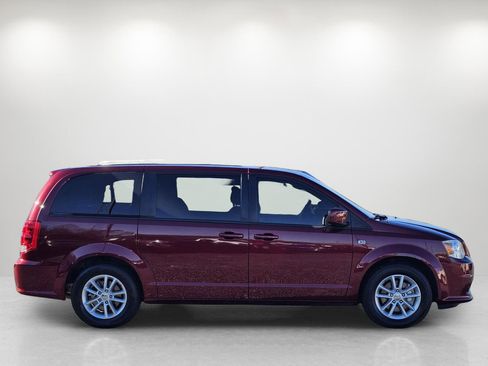 Used 2019 Dodge Grand Caravan SE image 4