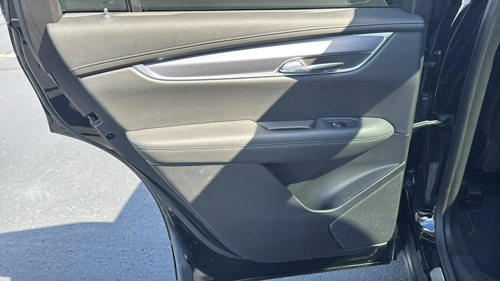 Used 2024 Cadillac XT6 Luxury w/ LPO, Floor Liner Package AWD/4WD image 29