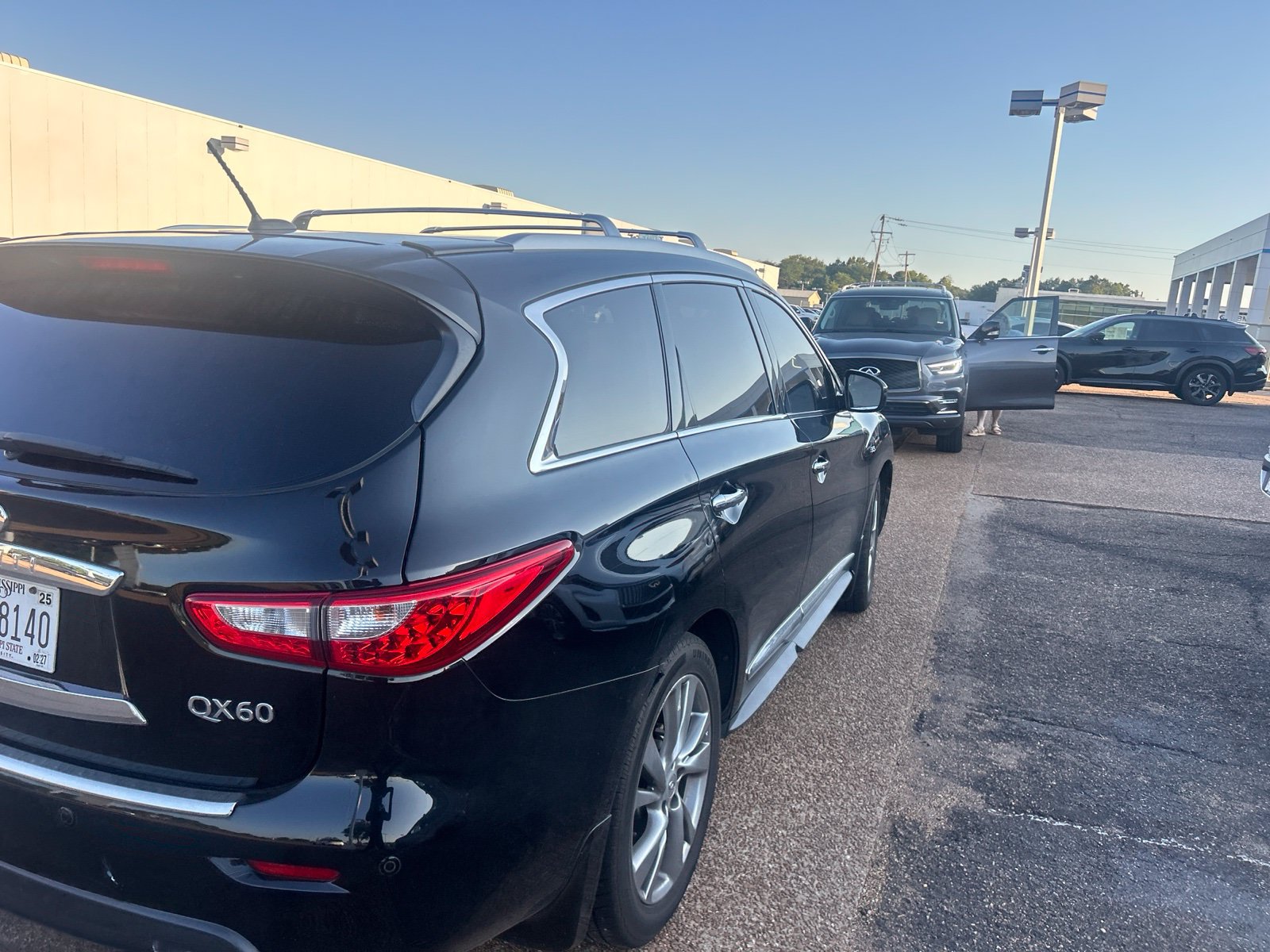 Used 2015 INFINITI QX60 FWD w/ Deluxe Touring Package image 10