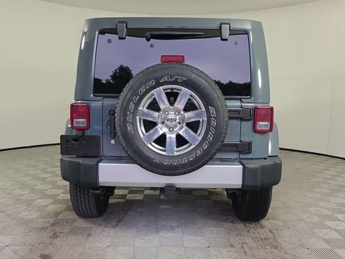Used 2014 Jeep Wrangler Unlimited Sahara w/ Connectivity Group AWD/4WD image 6