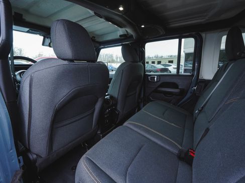 Used 2024 Jeep Wrangler Unlimited Sahara image 32