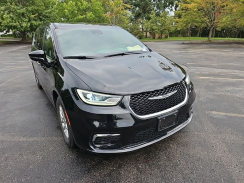Used 2025 Chrysler Pacifica Select FWD image 8