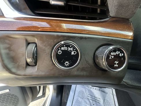 Used 2020 Cadillac Escalade ESV Luxury AWD/4WD image 13