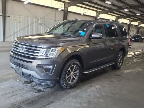 Used 2018 Ford Expedition XLT w/ Equipment Group 202A AWD/4WD image 6
