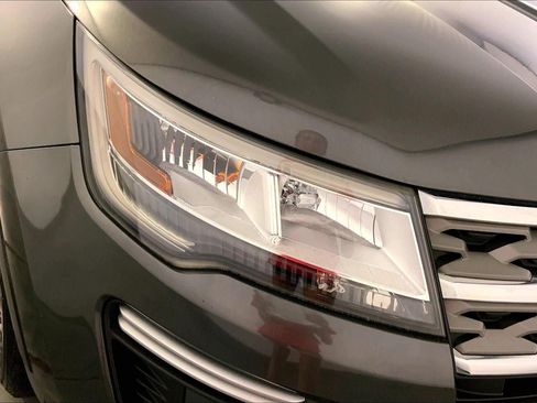 Used 2018 Ford Explorer XLT AWD/4WD image 26