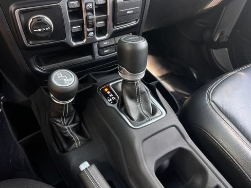 Used 2020 Jeep Gladiator Overland AWD/4WD image 30