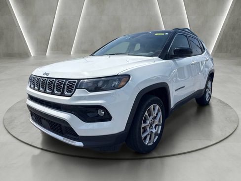 Used 2025 Jeep Compass Limited AWD/4WD image 3