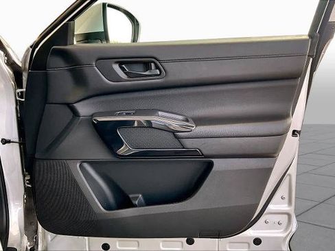 Certified 2024 Nissan Pathfinder SV FWD image 22