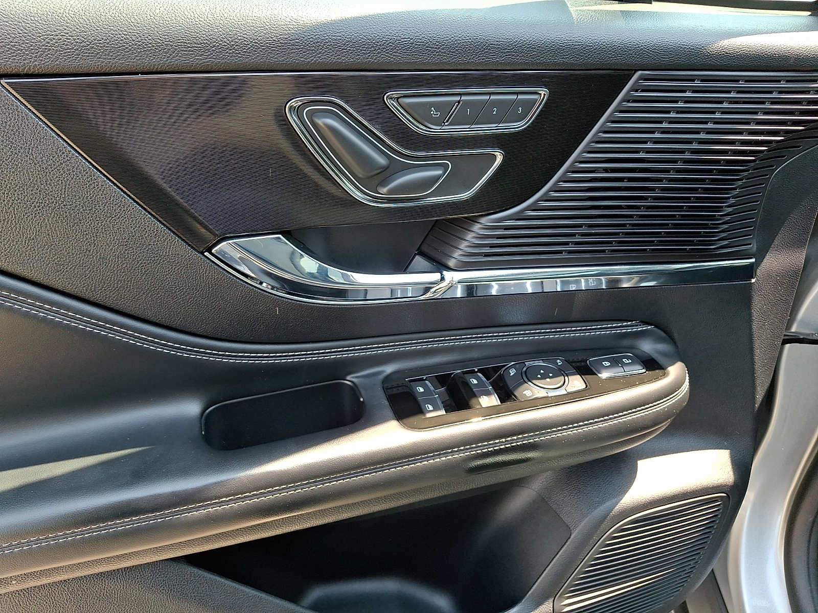 Used 2022 Lincoln Corsair AWD w/ Premium Package image 13