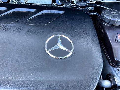 Used 2025 Mercedes-Benz GLA 250 image 32