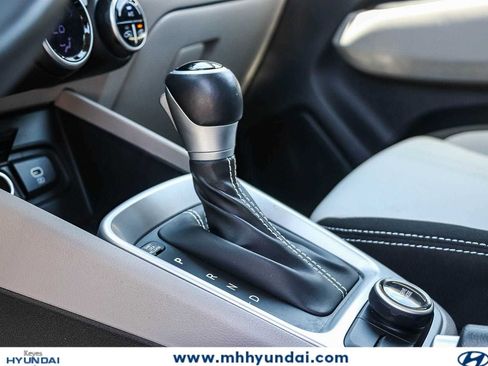 Certified 2025 Hyundai Venue SEL FWD image 19