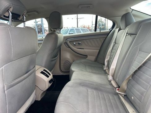 Used 2015 Ford Taurus SE image 20