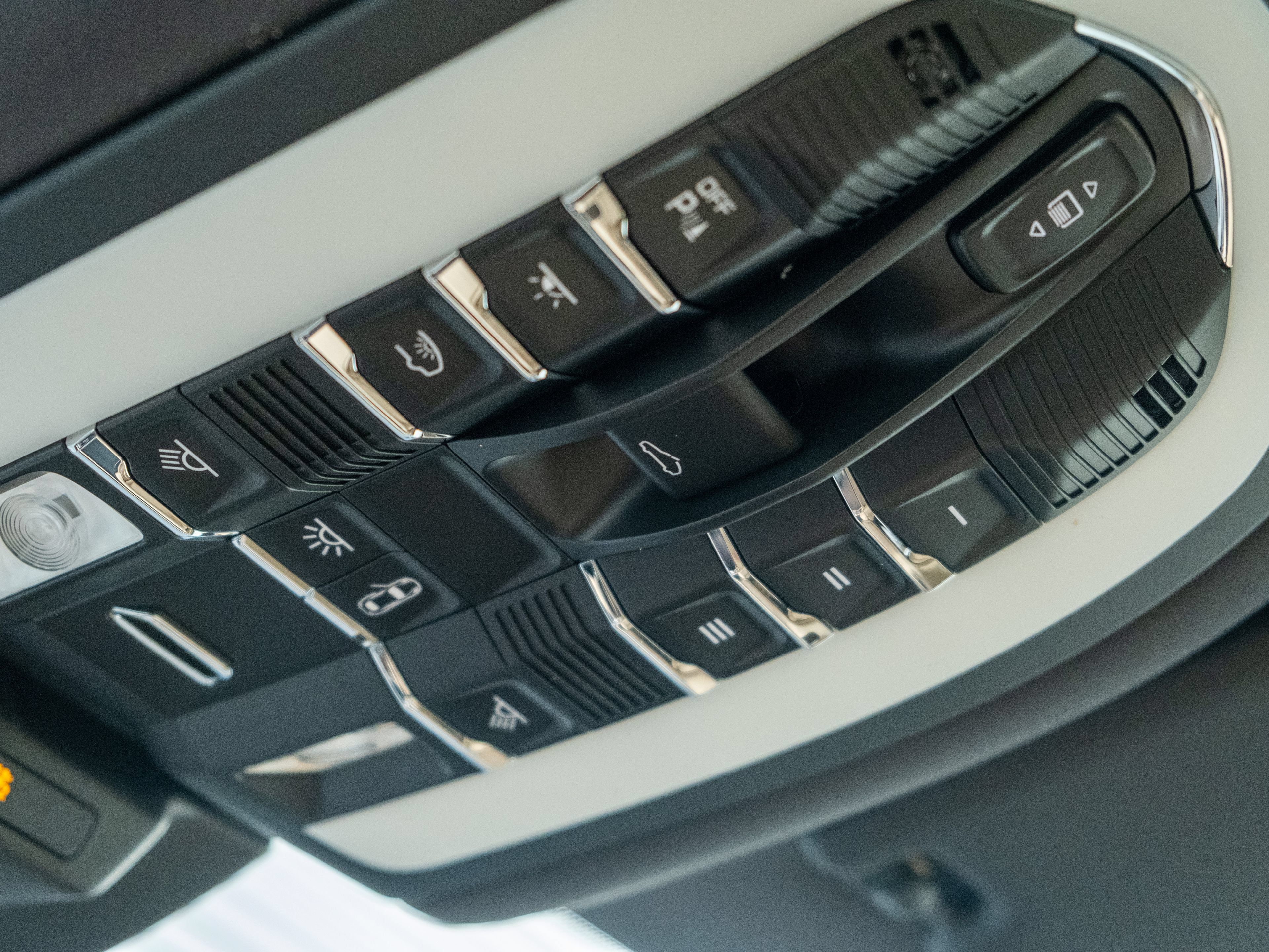 Certified 2026 Porsche Macan AWD/4WD image 35