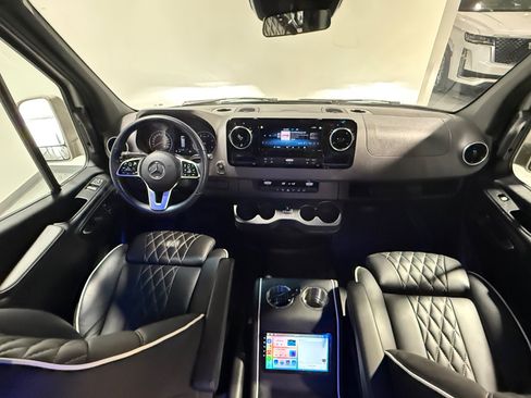 Used 2024 Mercedes-Benz Sprinter 2500 image 19