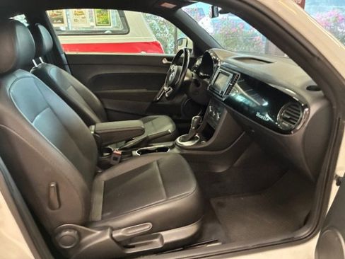 Used 2018 Volkswagen Beetle 2.0T S w/ Style & Comfort Package For S image 18