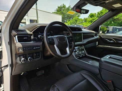 Used 2021 GMC Yukon XL Denali w/ Denali Ultimate Package AWD/4WD image 16