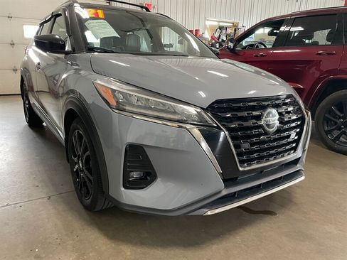 Used 2021 Nissan Kicks SR w/ SR Premium Package FWD image 4