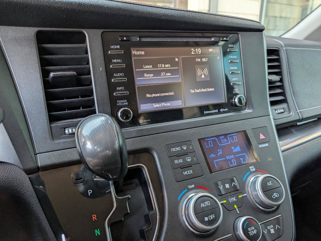 Used 2018 Toyota Sienna SE FWD image 15