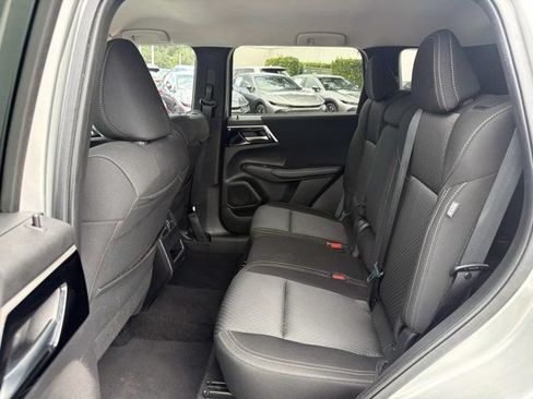 Used 2024 Mitsubishi Outlander ES FWD image 13