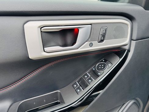Used 2023 Ford Explorer ST-Line image 18