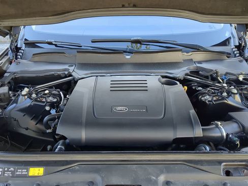 Certified 2024 Land Rover Discovery S image 14