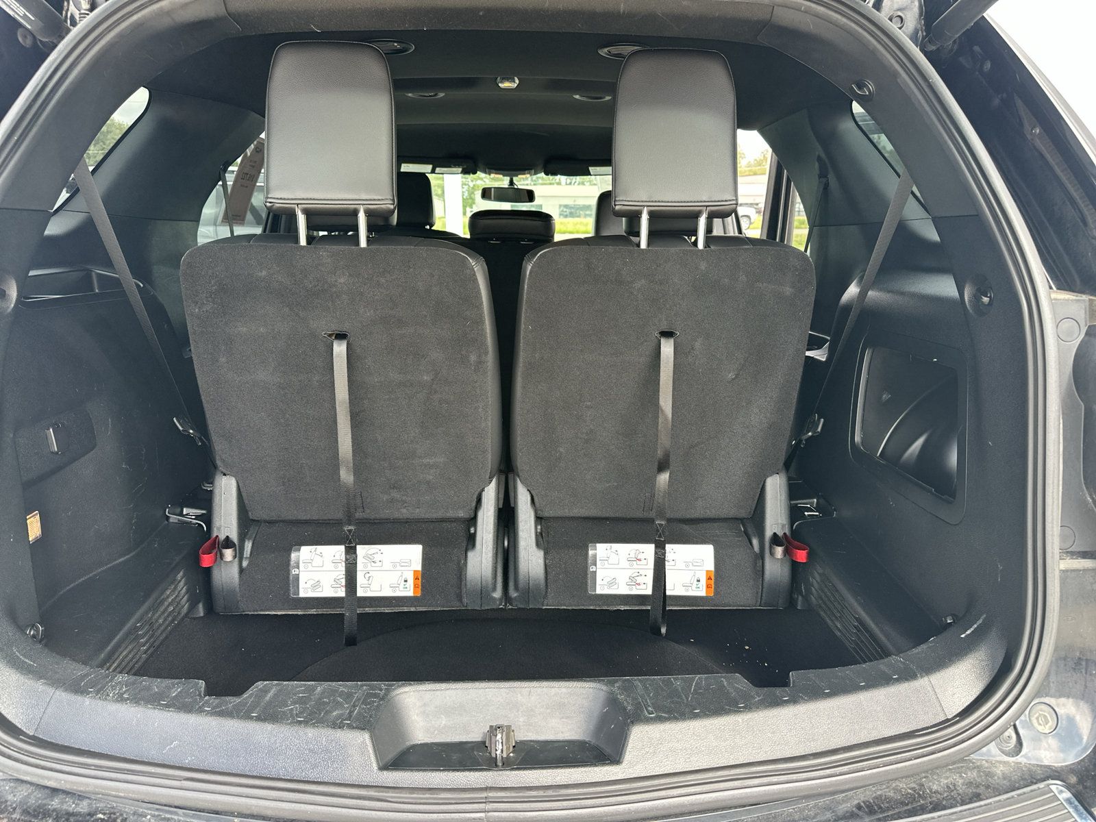 Used 2018 Ford Explorer XLT w/ Equipment Group 202A AWD/4WD image 34