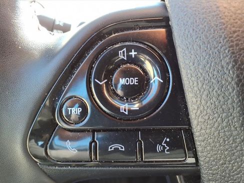 Used 2020 Toyota Prius XLE image 12
