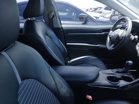 Used 2021 Toyota Camry SE w/ Convenience Package FWD image 18