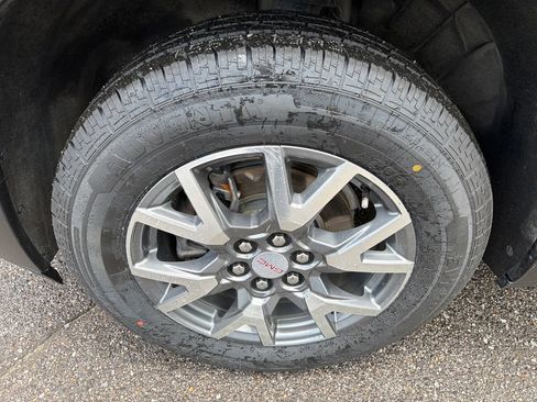 Used 2023 GMC Acadia SLT AWD/4WD image 14