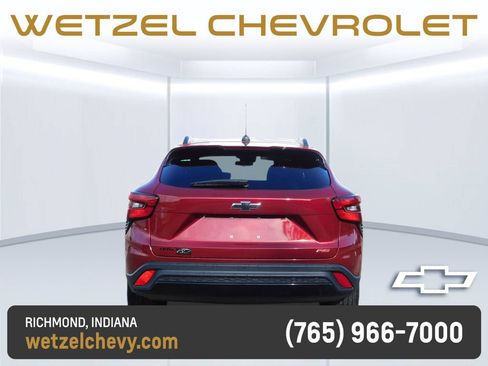 Used 2025 Chevrolet Trax RS w/ Sunroof Package FWD image 4