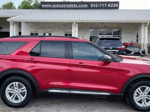 Used 2020 Ford Explorer XLT w/ Equipment Group 202A RWD image 6