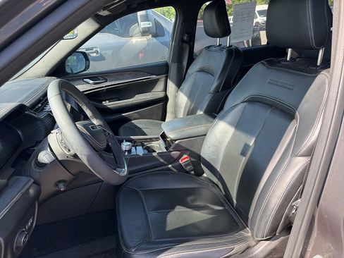 Used 2025 Jeep Grand Cherokee L Overland image 2