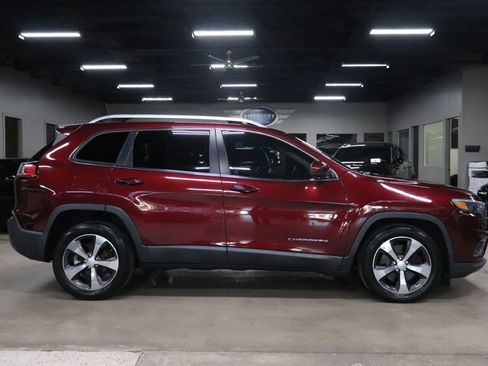 Used 2019 Jeep Cherokee Limited image 7
