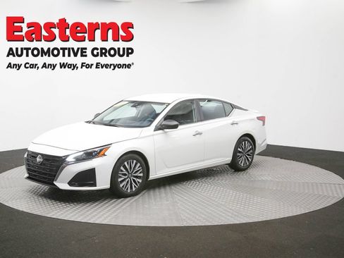Used 2025 Nissan Altima 2.5 SV FWD image 57