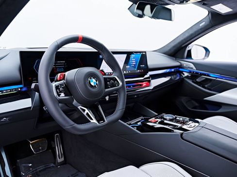 Used 2026 BMW M5 Touring w/ M Driver's Package AWD/4WD image 2